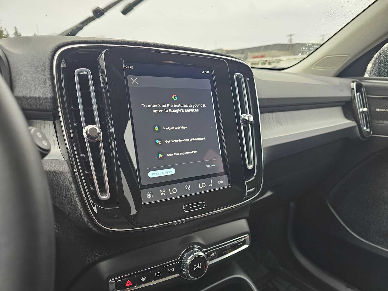 2025 Volvo XC40 Ultra Dark Theme