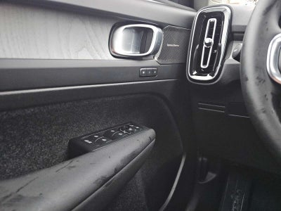 2025 Volvo XC40 Ultra Dark Theme