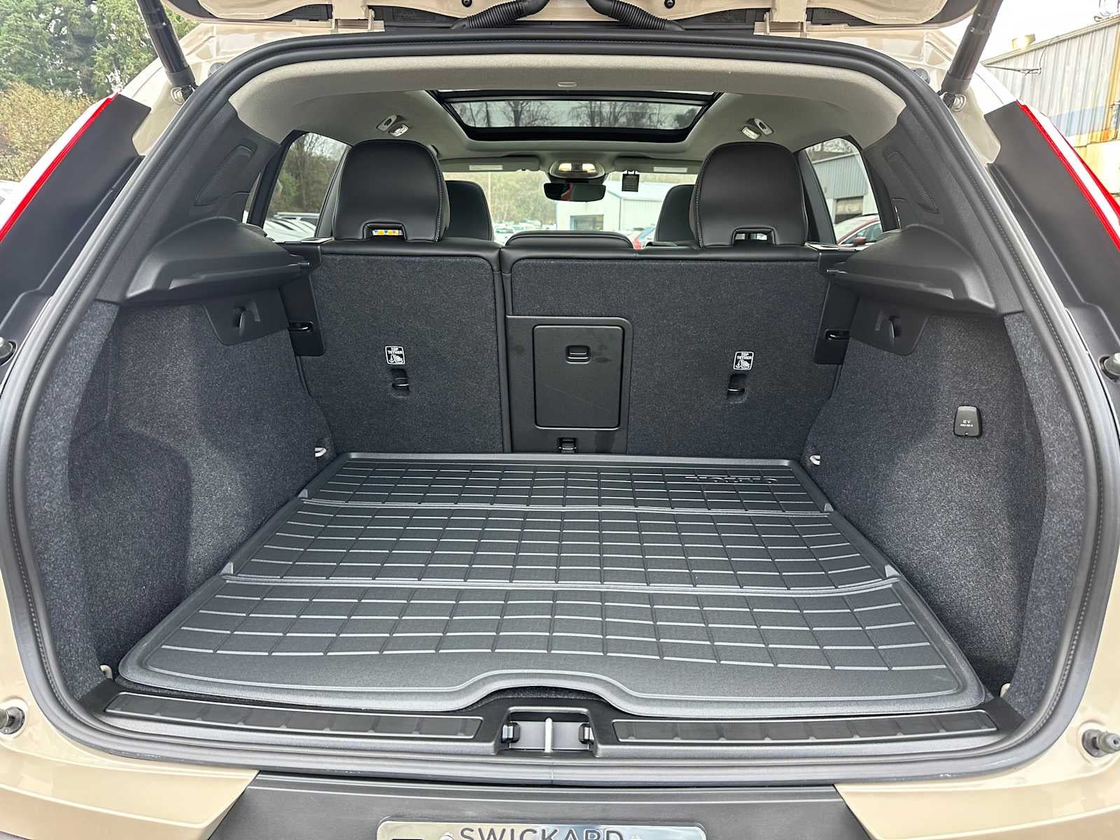 2025 Volvo XC40 Ultra Dark Theme