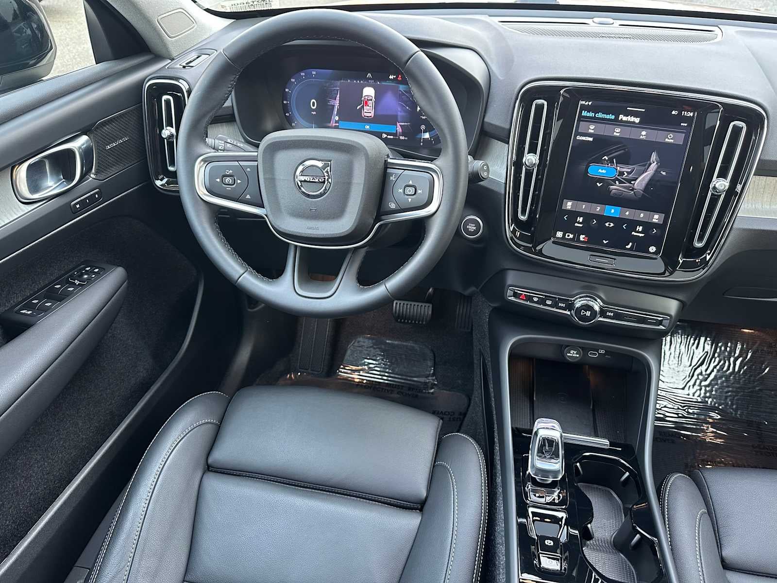 2025 Volvo XC40 Ultra Dark Theme