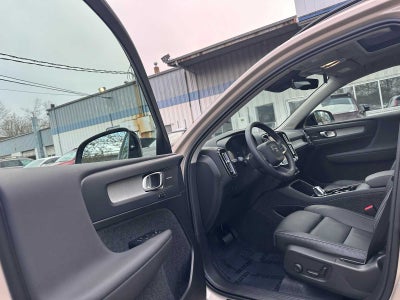 2025 Volvo XC40 Ultra Dark Theme