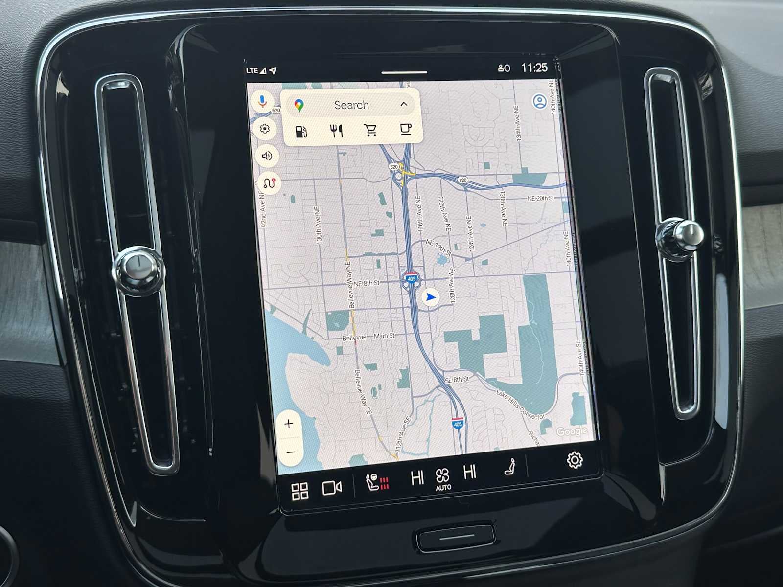 2025 Volvo XC40 Ultra Dark Theme