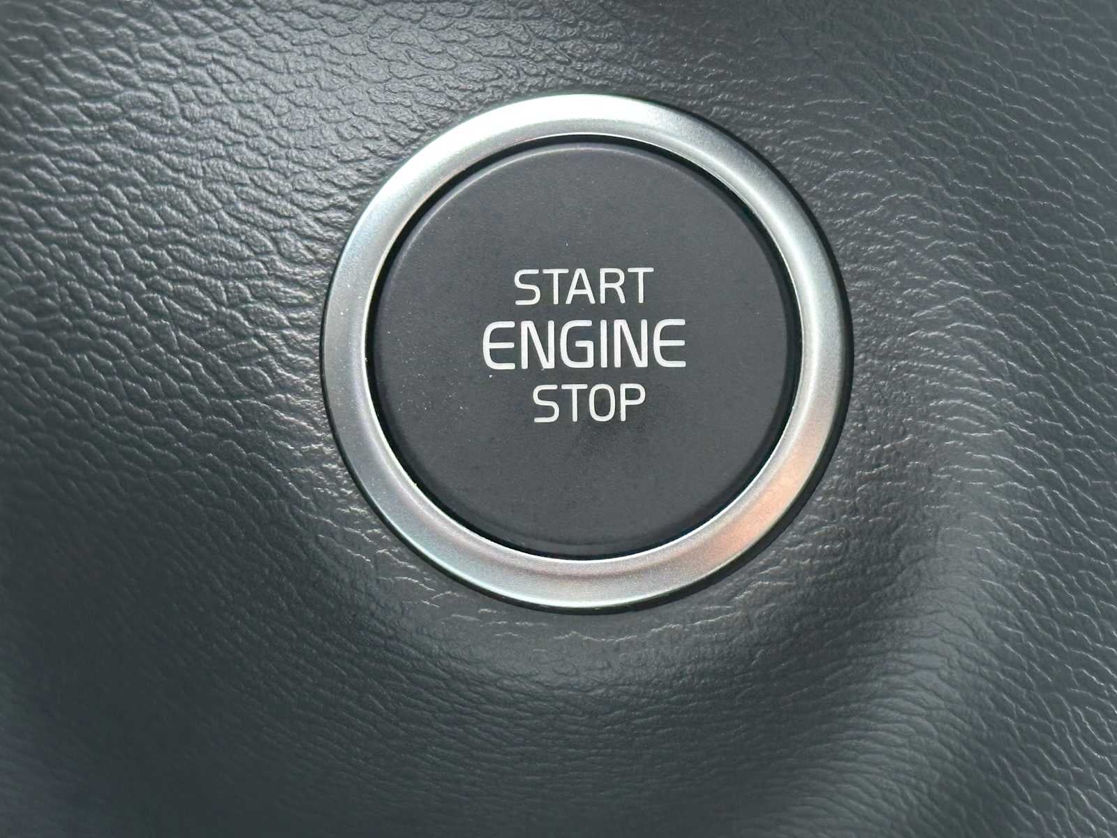 2025 Volvo XC40 Ultra Dark Theme