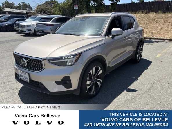 2023 Volvo XC40 Plus Bright Theme