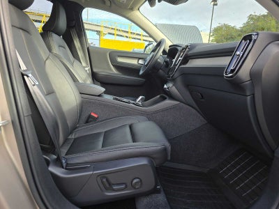 2023 Volvo XC40 Plus Bright Theme