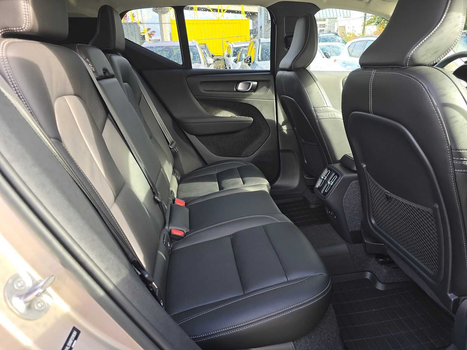 2023 Volvo XC40 Plus Bright Theme