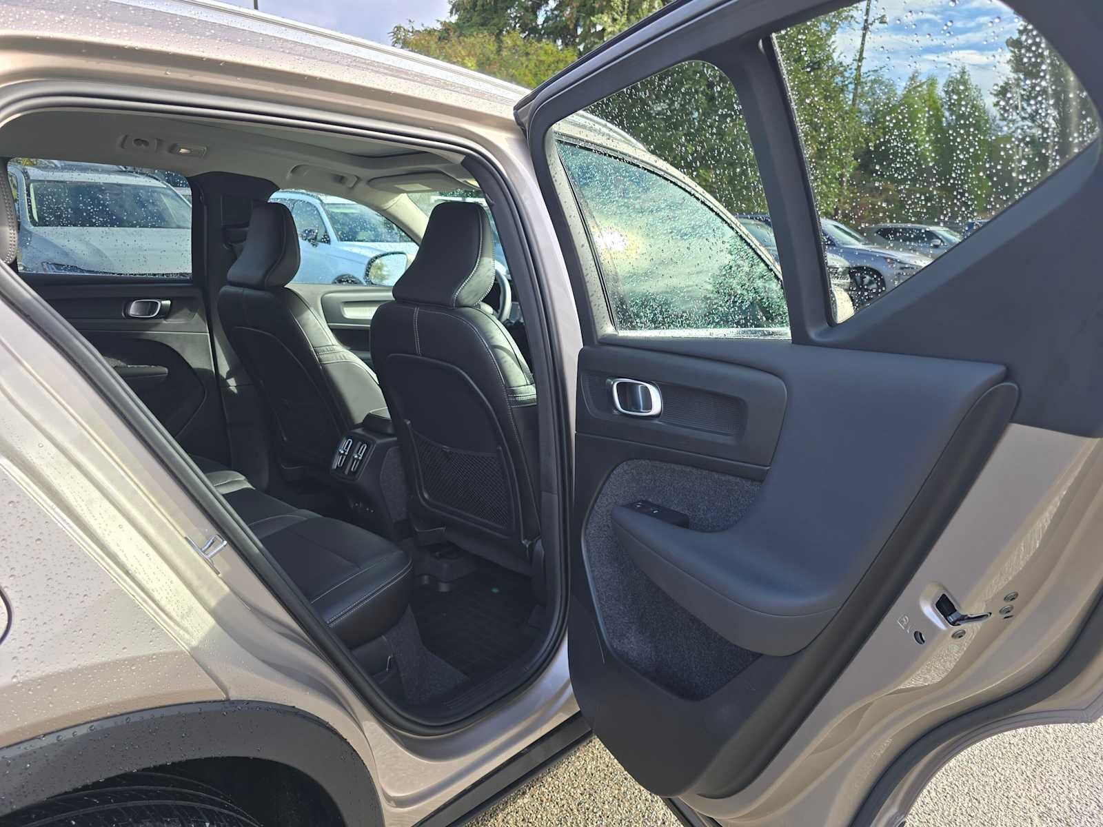 2023 Volvo XC40 Plus Bright Theme