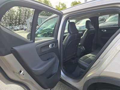 2023 Volvo XC40 Plus Bright Theme