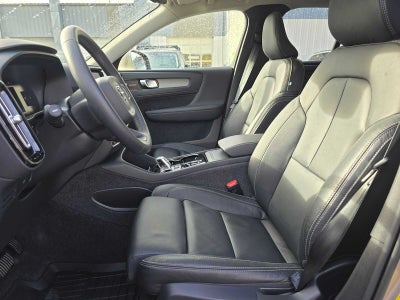 2023 Volvo XC40 Plus Bright Theme
