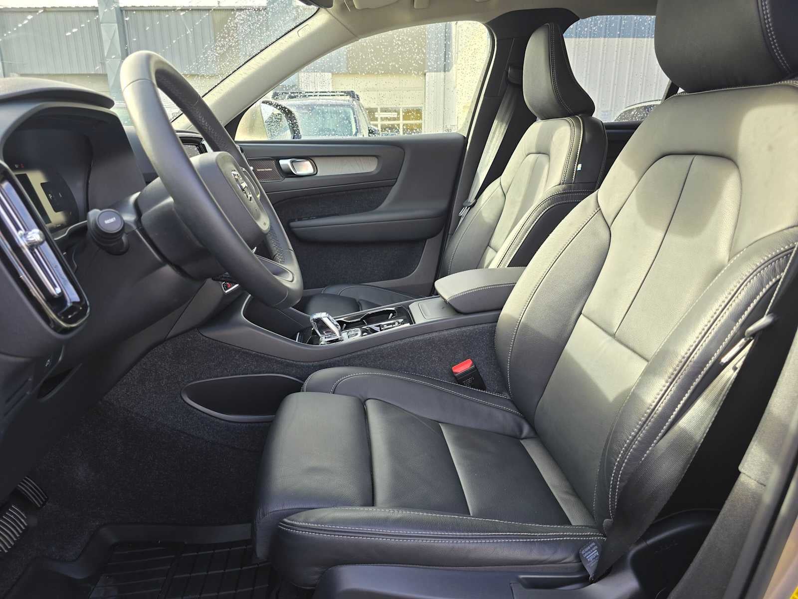 2023 Volvo XC40 Plus Bright Theme