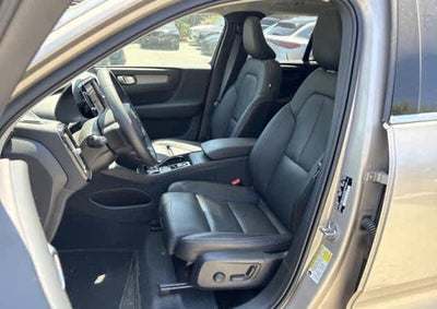 2023 Volvo XC40 Plus Bright Theme