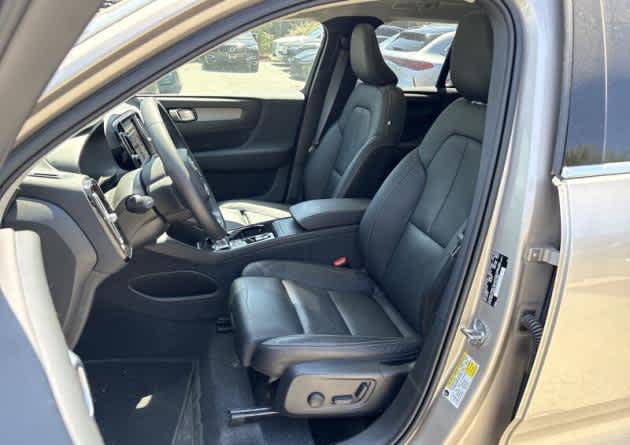 2023 Volvo XC40 Plus Bright Theme