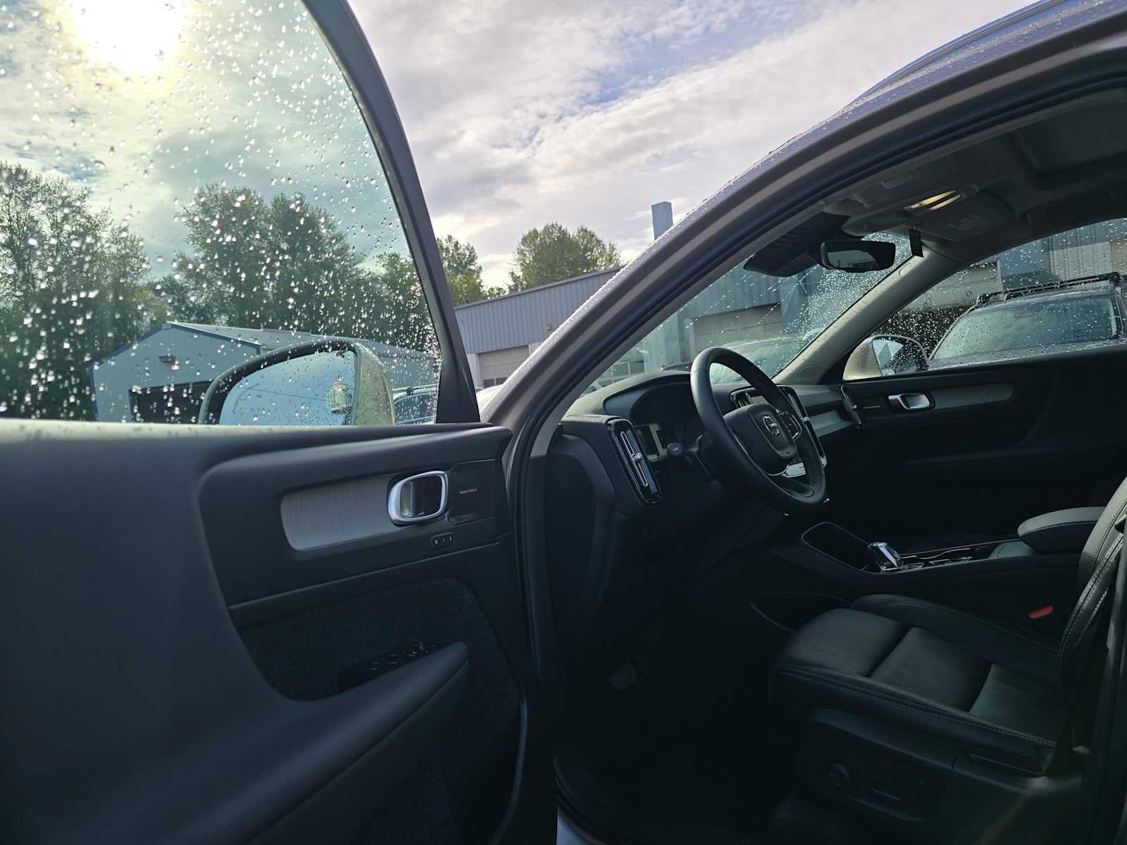 2023 Volvo XC40 Plus Bright Theme
