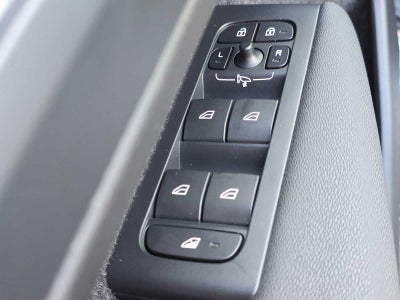 2023 Volvo XC40 Plus Bright Theme