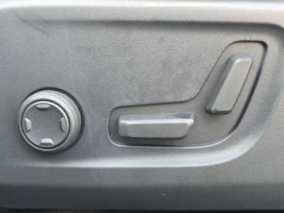 2023 Volvo XC40 Plus Bright Theme