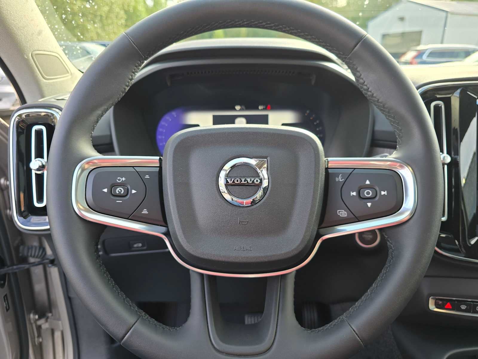 2023 Volvo XC40 Plus Bright Theme
