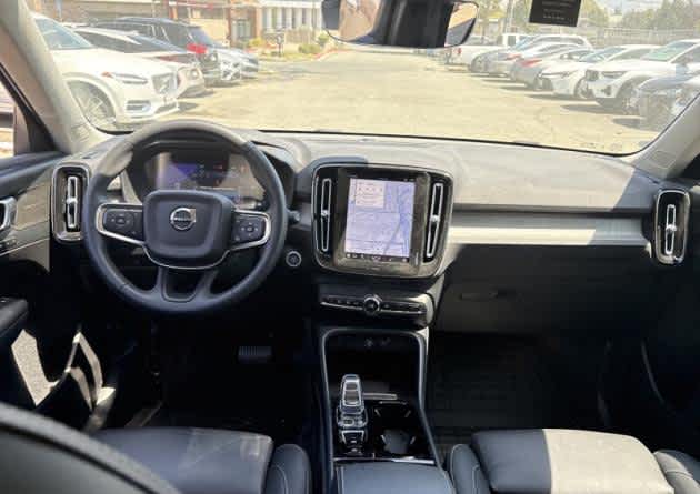 2023 Volvo XC40 Plus Bright Theme