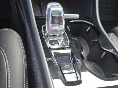 2023 Volvo XC40 Plus Bright Theme