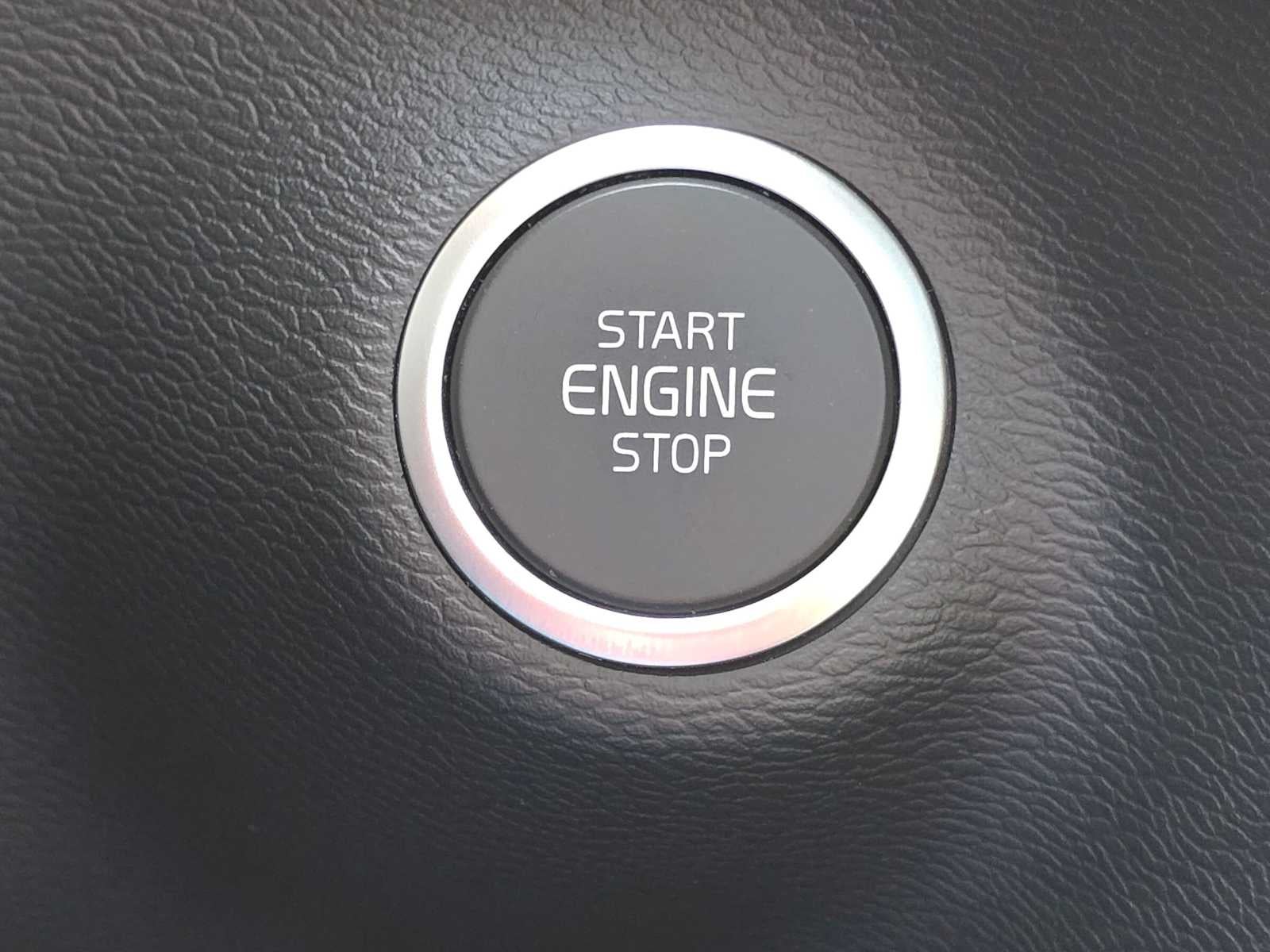 2023 Volvo XC40 Plus Bright Theme
