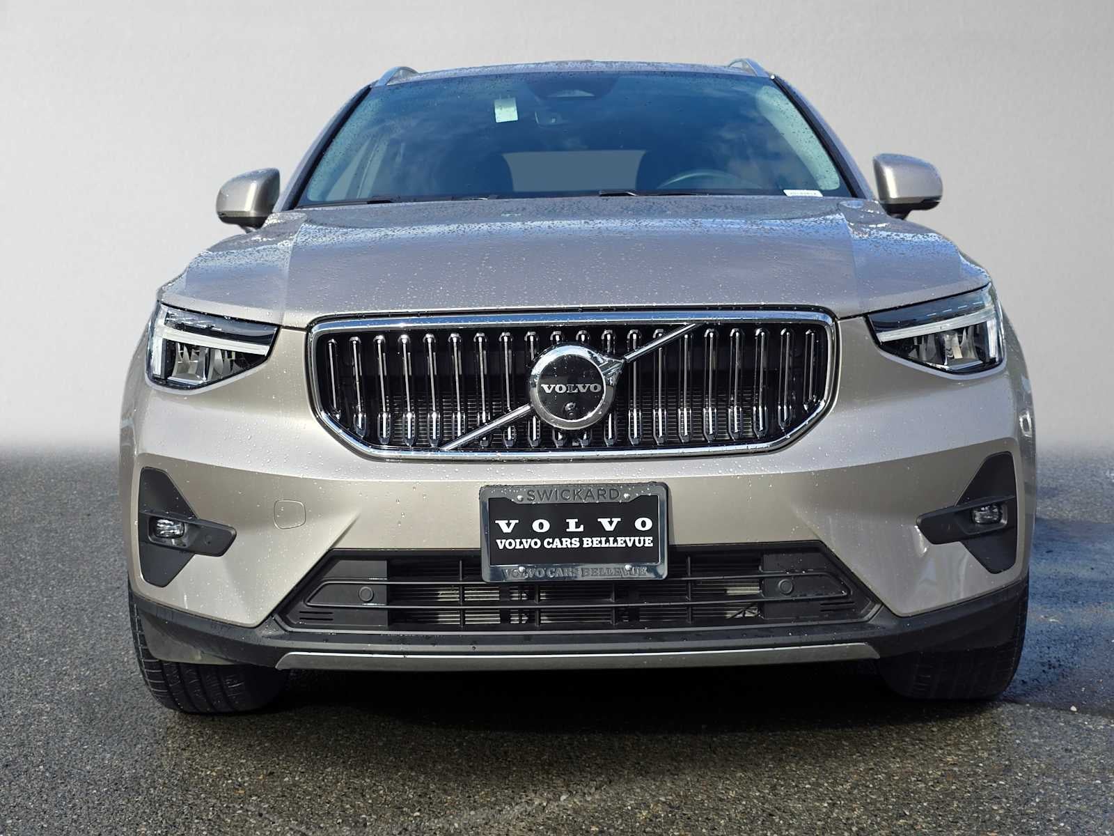 2023 Volvo XC40 Plus Bright Theme