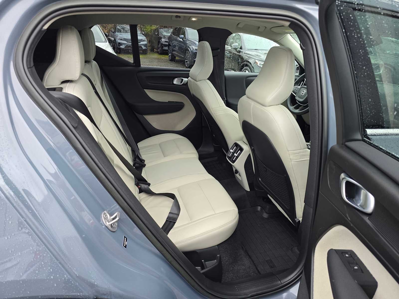 2023 Volvo XC40 Plus Bright Theme