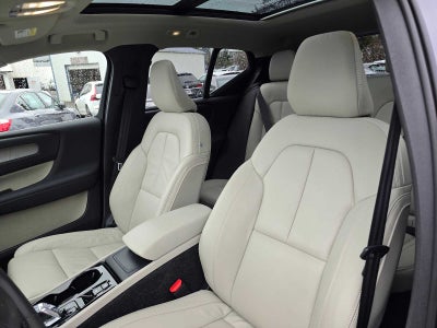 2023 Volvo XC40 Plus Bright Theme