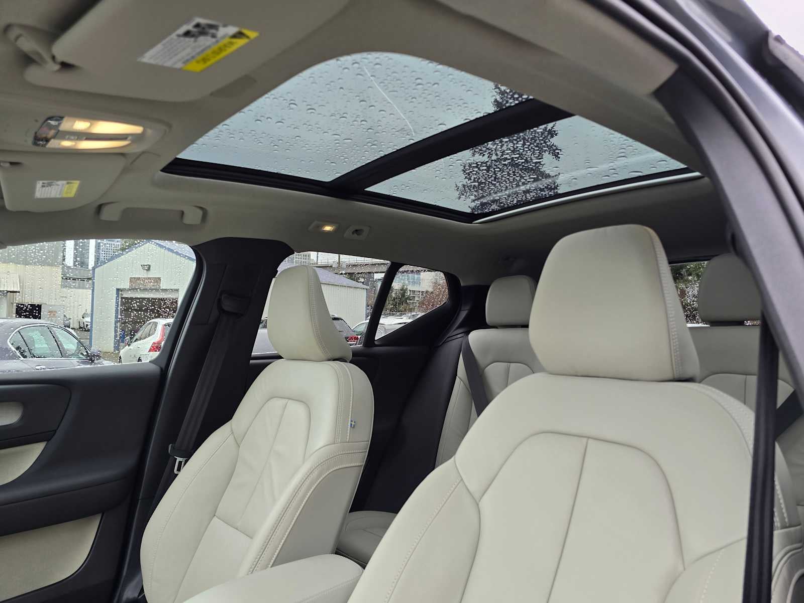 2023 Volvo XC40 Plus Bright Theme