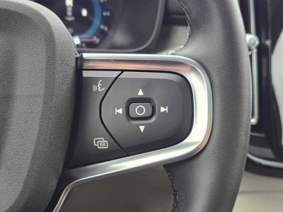 2023 Volvo XC40 Plus Bright Theme