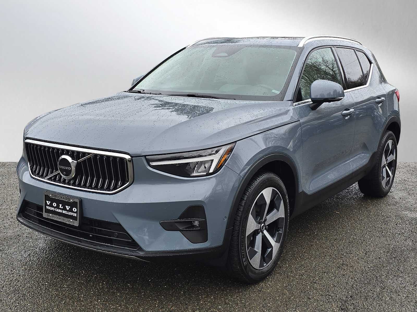 2023 Volvo XC40 Plus Bright Theme
