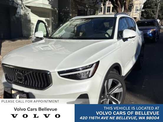 2023 Volvo XC40 Plus Bright Theme