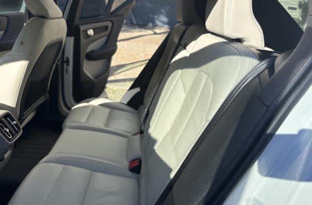 2023 Volvo XC40 Plus Bright Theme