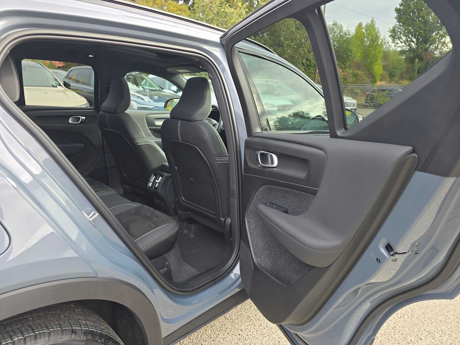 2023 Volvo XC40 Plus Dark Theme