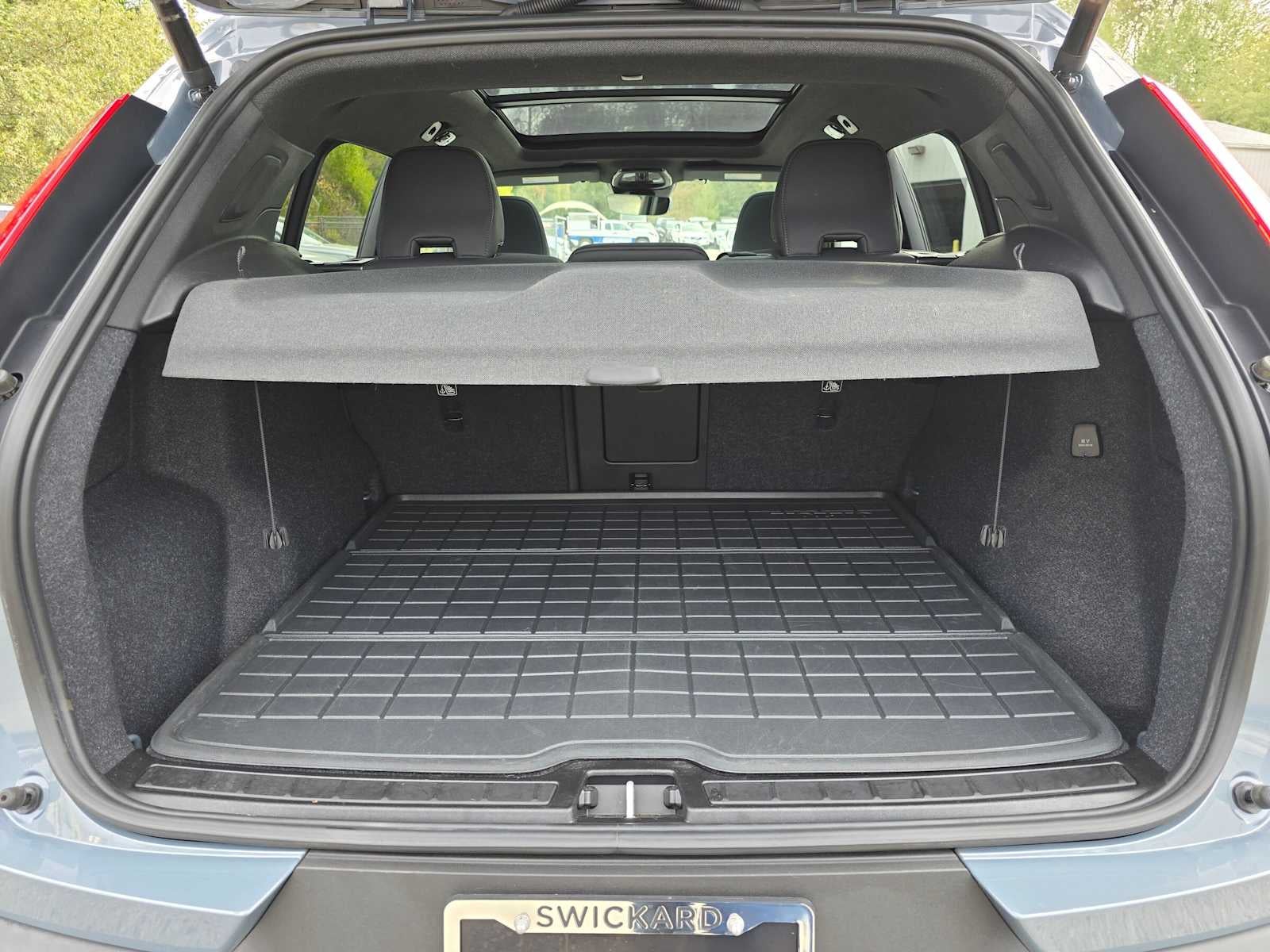 2023 Volvo XC40 Plus Dark Theme