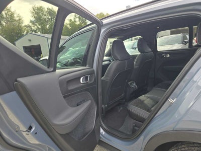 2023 Volvo XC40 Plus Dark Theme