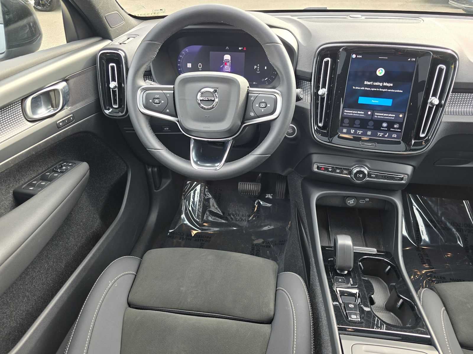 2023 Volvo XC40 Plus Dark Theme