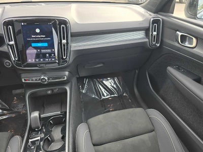 2023 Volvo XC40 Plus Dark Theme