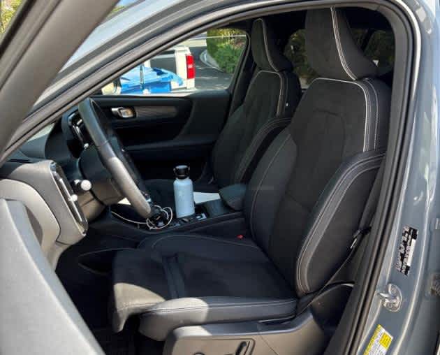 2023 Volvo XC40 Plus Dark Theme
