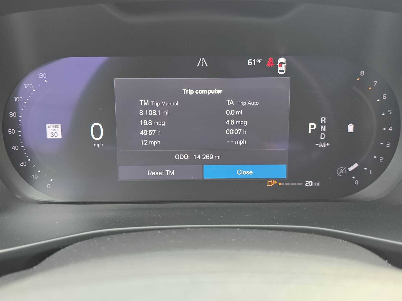 2023 Volvo XC40 Plus Dark Theme