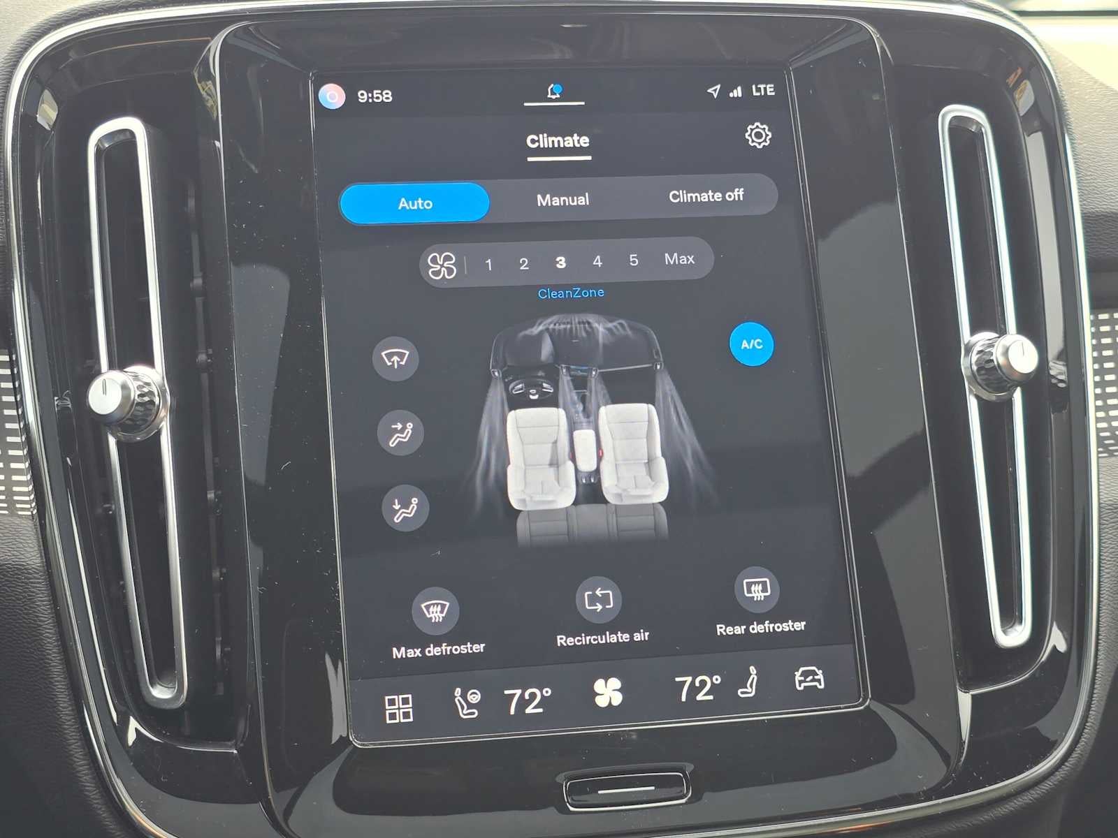 2023 Volvo XC40 Plus Dark Theme