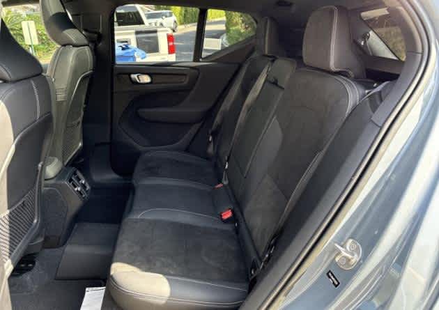 2023 Volvo XC40 Plus Dark Theme