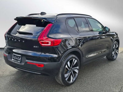 2023 Volvo XC40 Plus Dark Theme