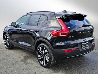 2023 Volvo XC40 Plus Dark Theme