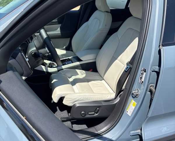 2023 Volvo XC40 Plus Dark Theme