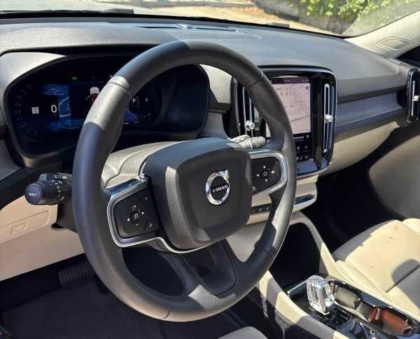 2023 Volvo XC40 Plus Dark Theme
