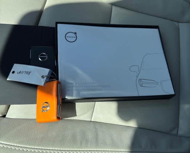 2023 Volvo XC40 Plus Dark Theme