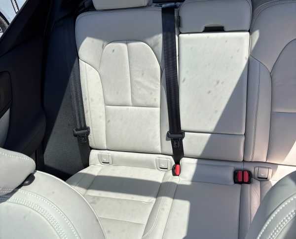 2023 Volvo XC40 Plus Dark Theme