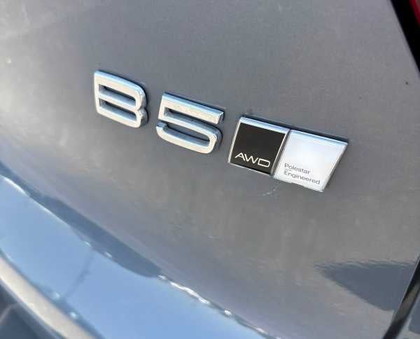 2023 Volvo XC40 Plus Dark Theme