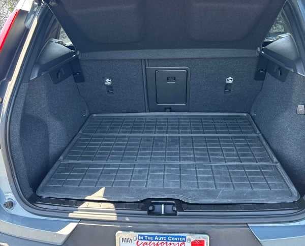 2023 Volvo XC40 Plus Dark Theme