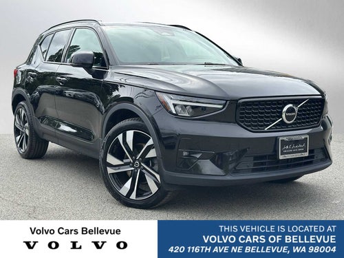 2023 Volvo XC40 Plus Dark Theme