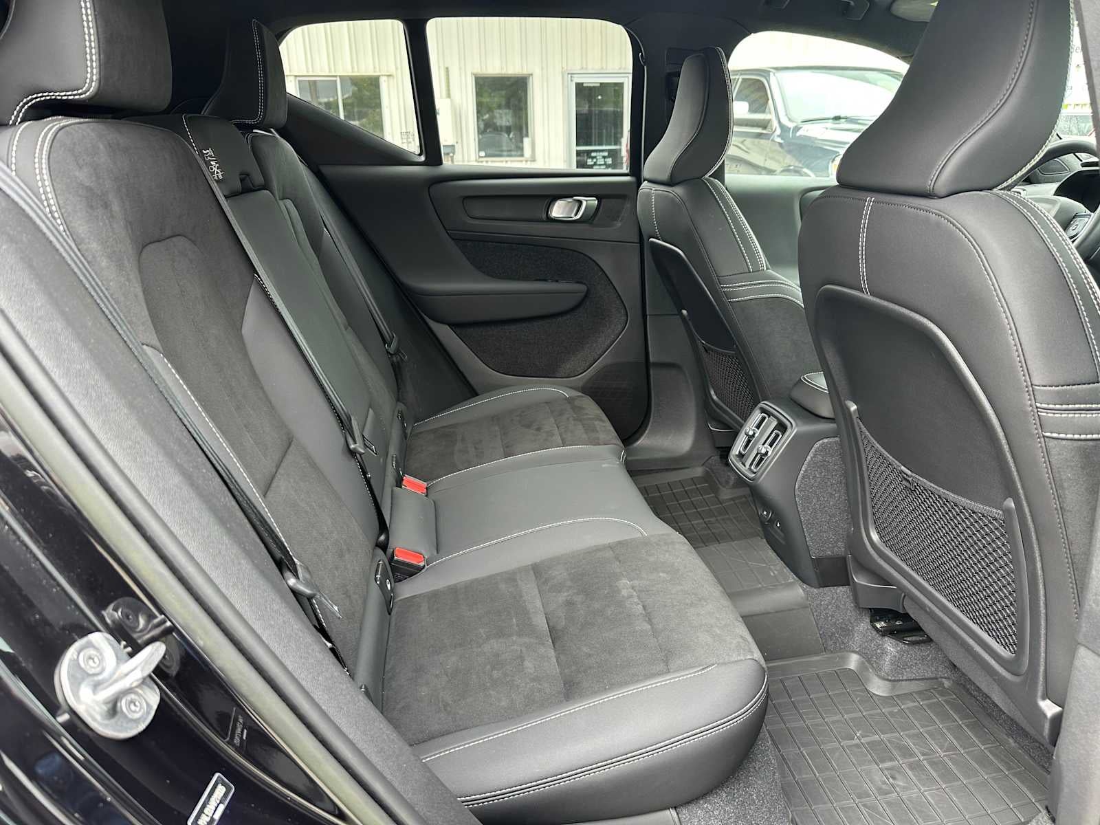 2023 Volvo XC40 Plus Dark Theme